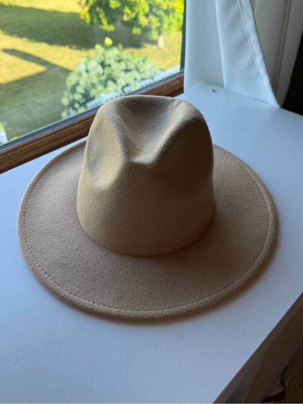 Classic Women’s Felt Fedora Hat - Tan